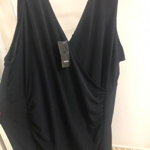 Torrid Tops - Torrid Black slimming tank Size 4 (26/28) Torrid Tops - Torrid Black slimming tank Size 4 (26/28)